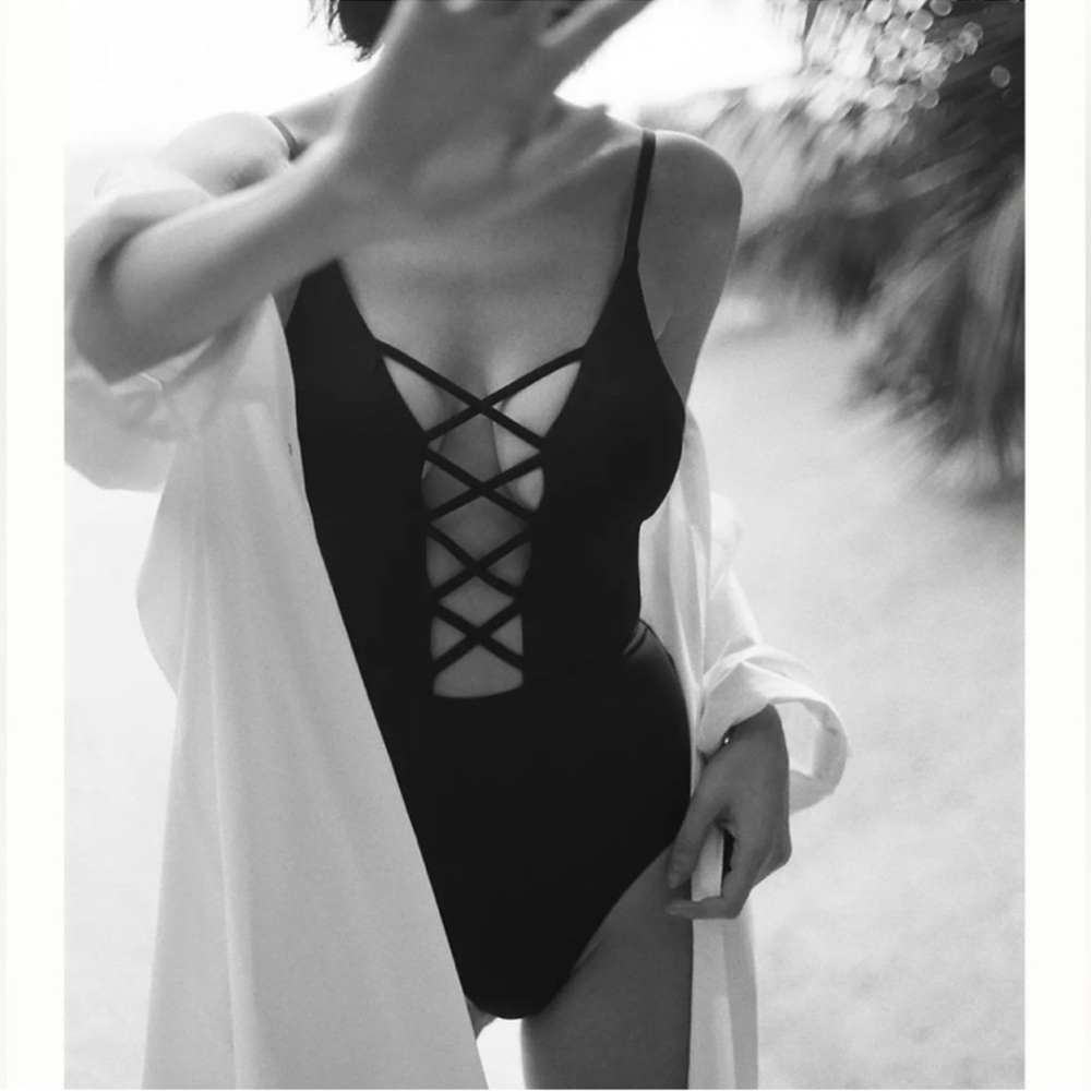 NWT Anthropologie x Dippin Daisy's Bliss One-Piece Swimsuit In Black Size XS - Picture 3 of 16